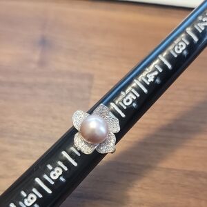 Elegant Pearl Flower Ring
